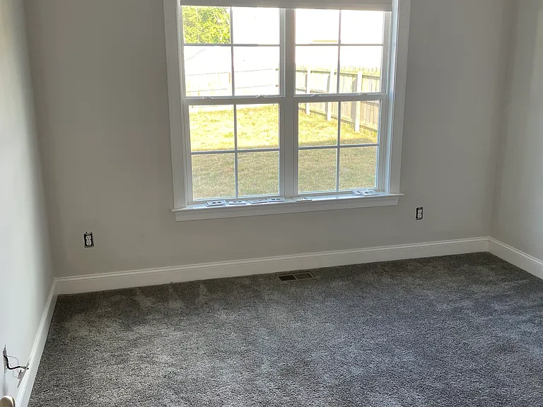 215 Alcock Ln — Photo 12