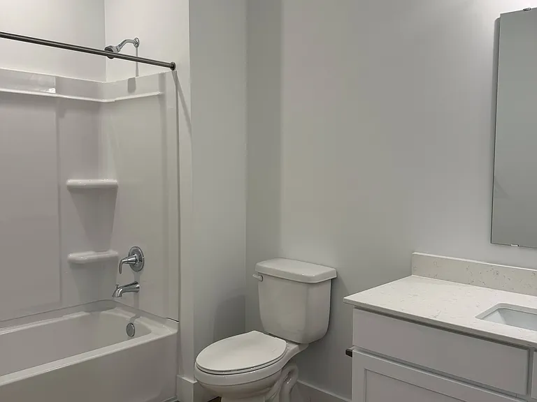 1 Bedroom - 737 sq ft