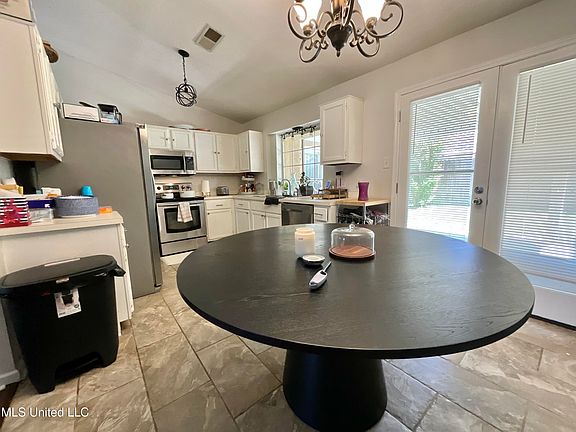 3rd image of 7190 Atterbury Cir E
