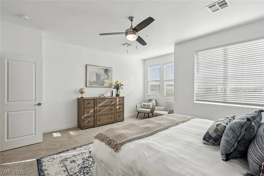 3 bed, 2.5 bath, 1637 sqft, $2,385 — Photo 2
