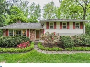 321 Saunders Dr, Wayne, PA 19087