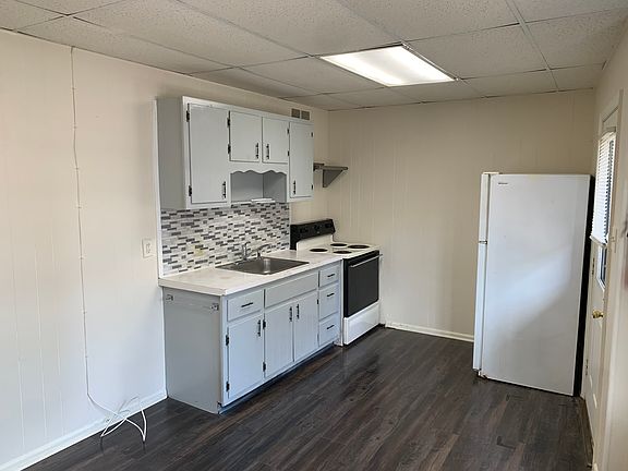2nd image of 106 N Main St