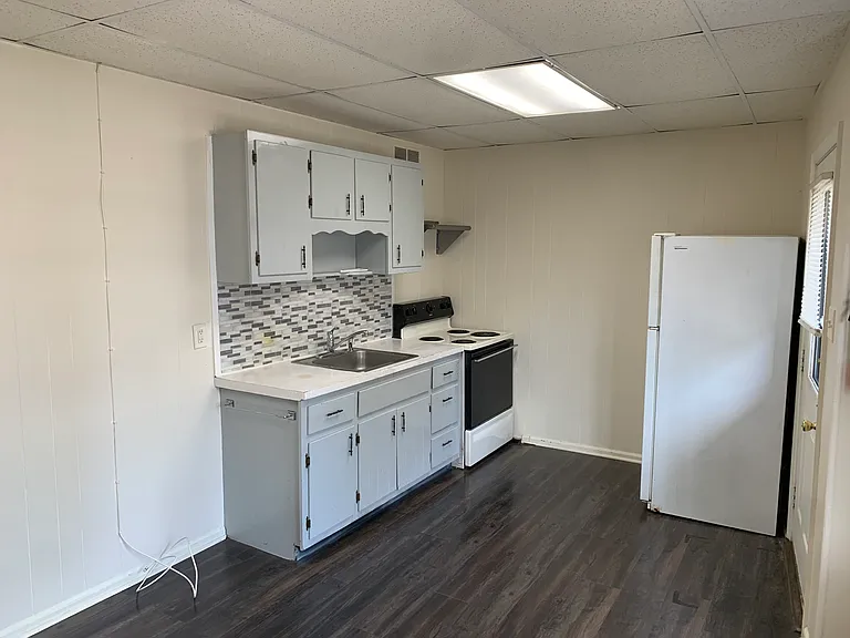 106 N Main St — Photo 2