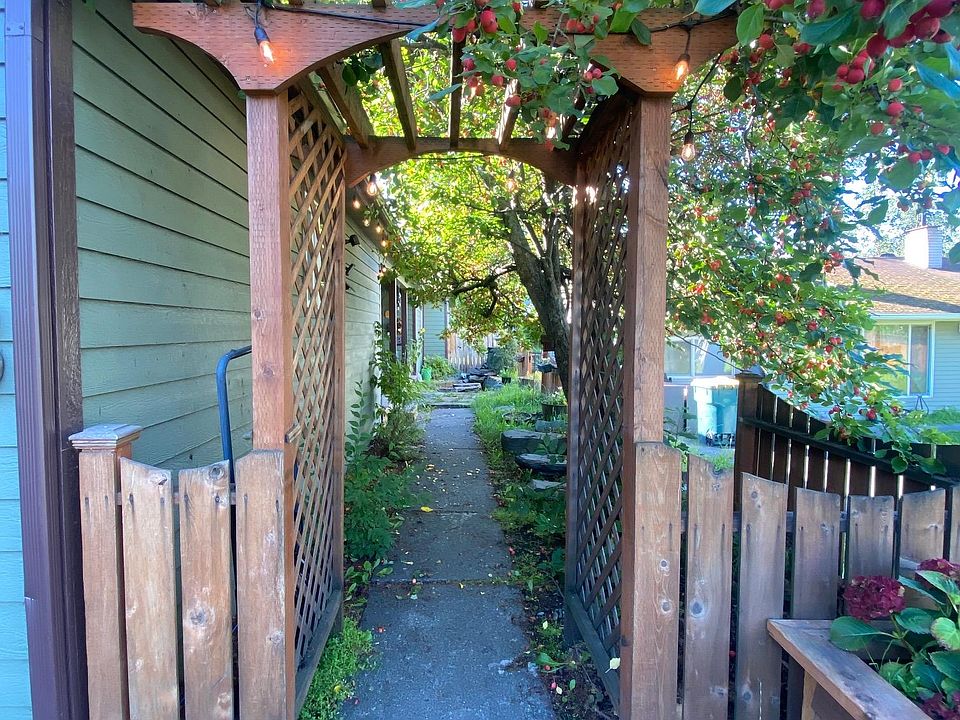 west side of building leading to covered porch and entry to living room