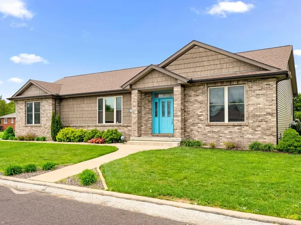 1609 N 4th St, Pekin, IL 61554