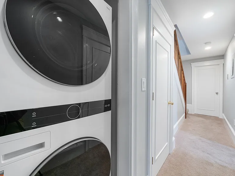 618-620 E 3rd St #1 — Photo 30