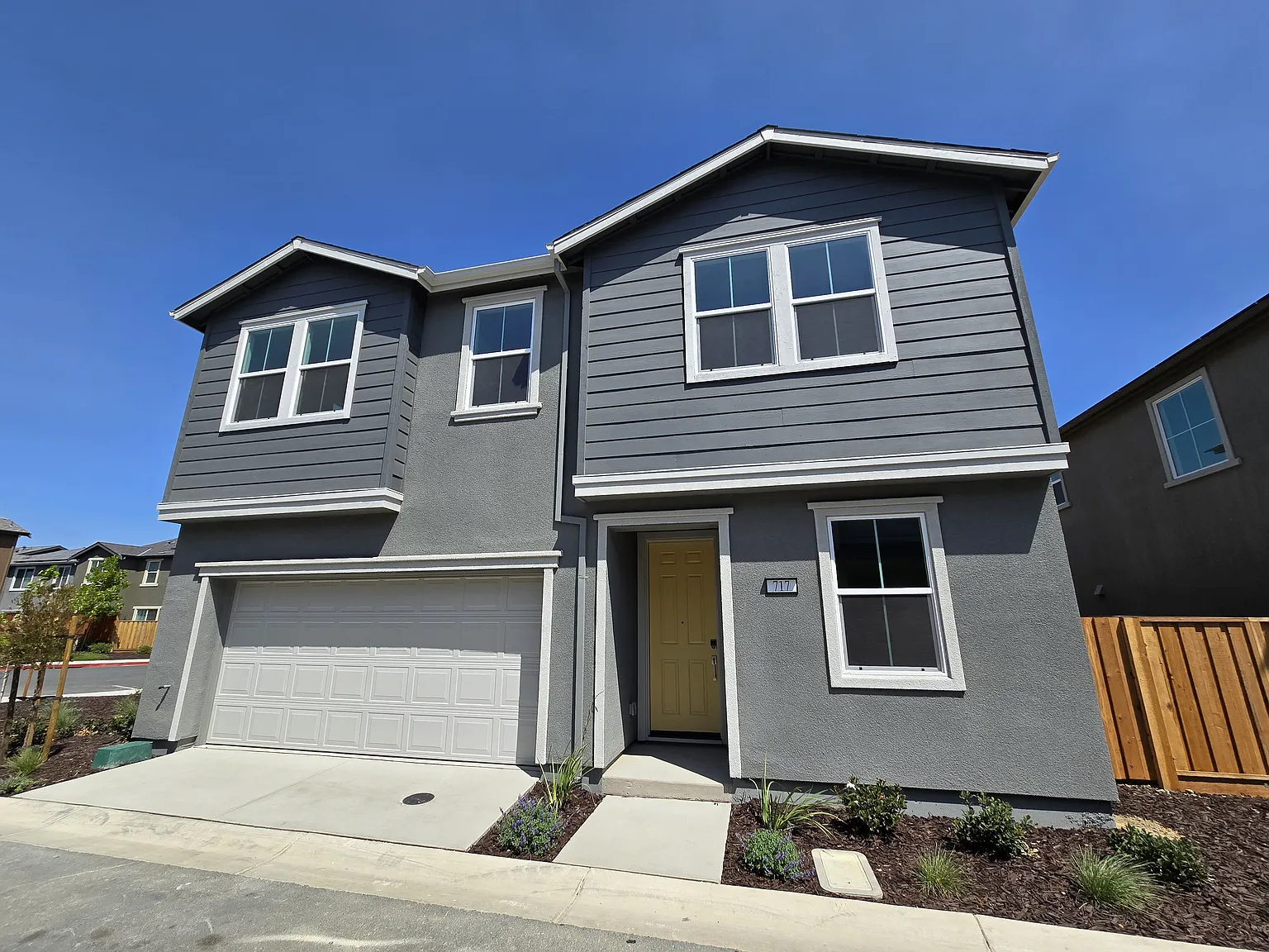 717 Paradise Ln photo 1