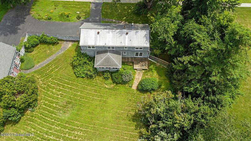 3rd image of 6075 Johnston Road