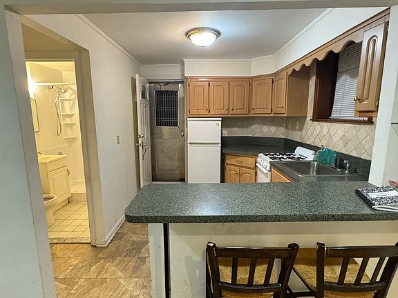 4th image of 2541 Bath Ave #1