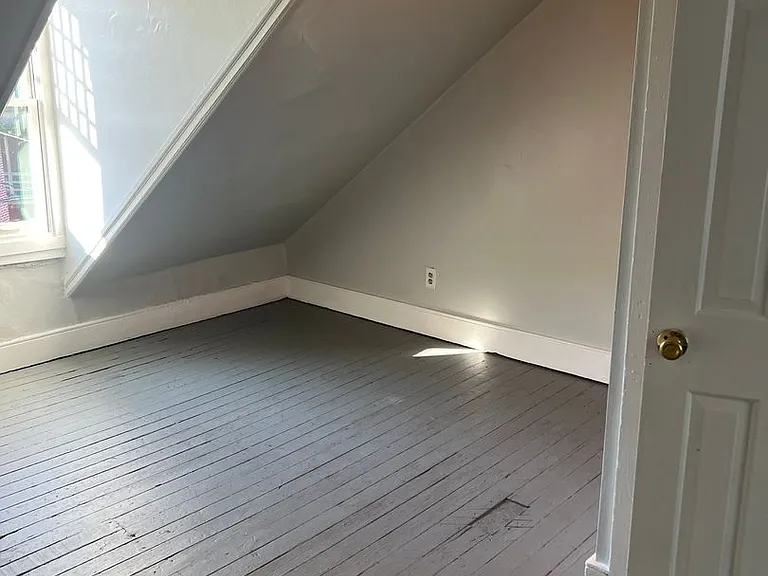 549 Howard Ave — Photo 12