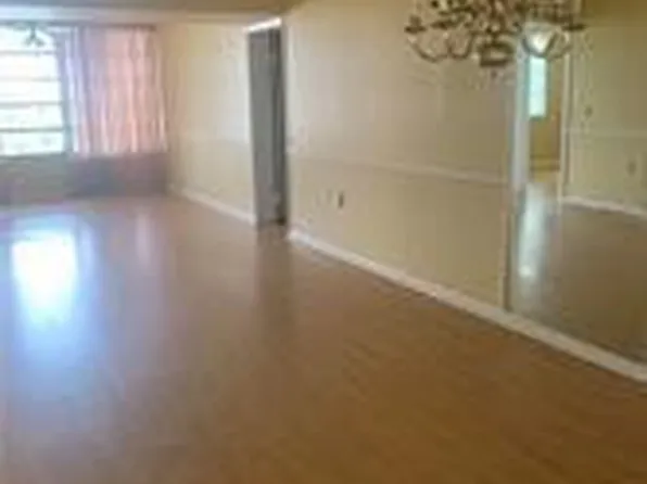 3635 Whitehall Dr APT 405, West Palm Beach, FL 33401