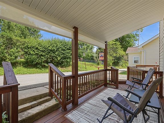 5th image of 131 Highland Ave