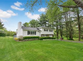 35 Kenyon Rd, Waterford, CT 06385