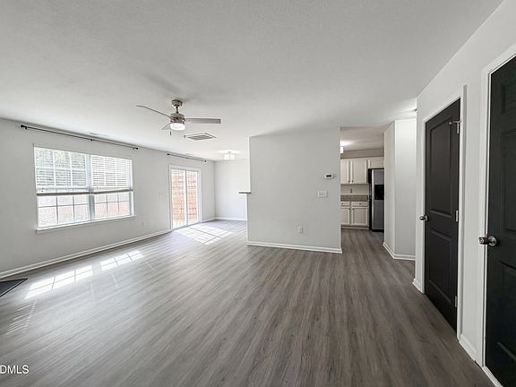 4th image of 574 Botanical Ct