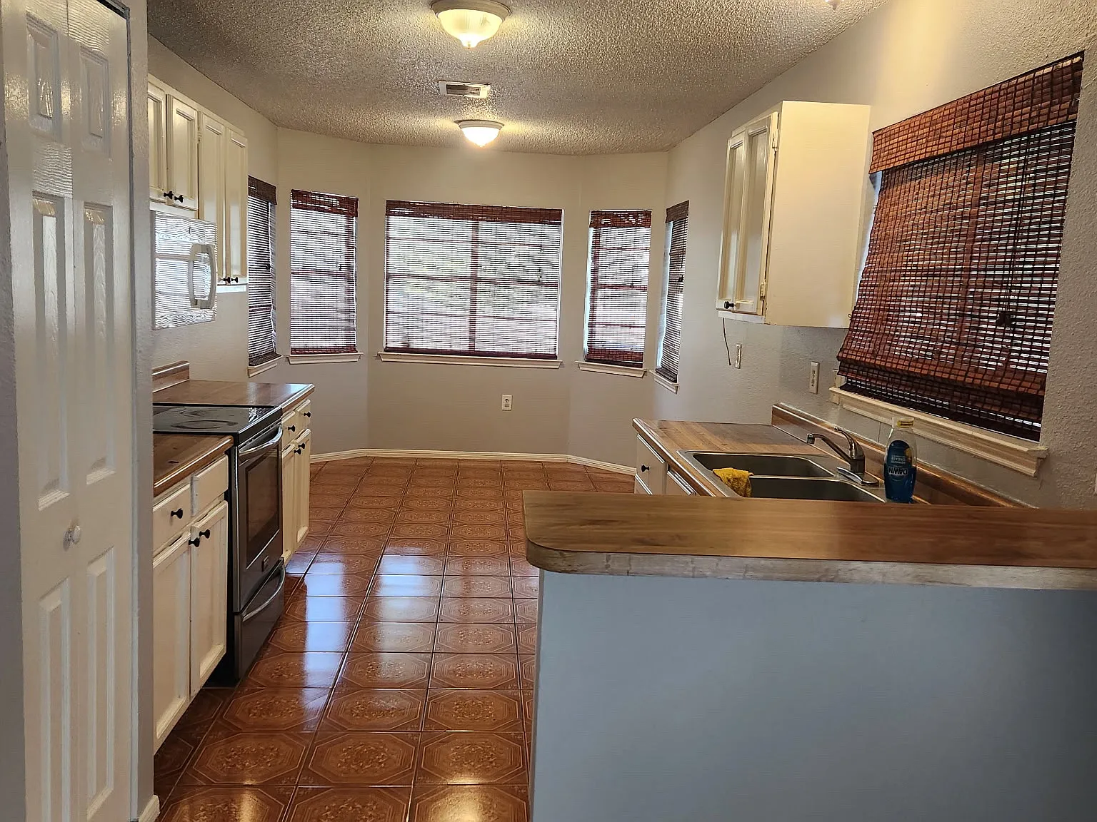 3 bed, 1081 sqft, $1,650 — Photo 3
