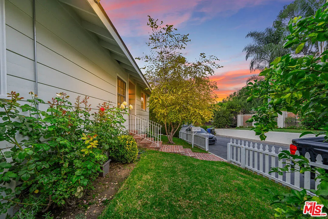 3 bed, 3.0 bath, 2044 sqft, $16,000 — Photo 4