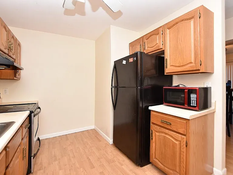 58 Village Ct #58 — Photo 4