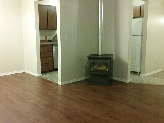 5th image of 1347 Whitney Ave APT A