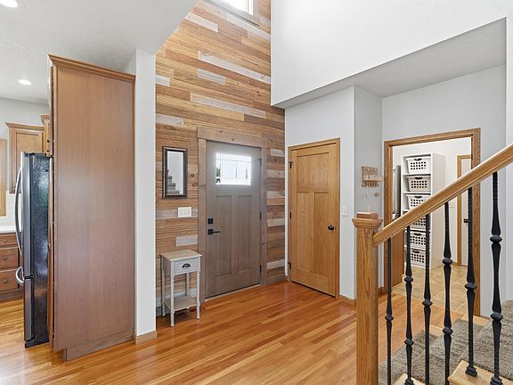 2nd image of 605 E 2nd Ave