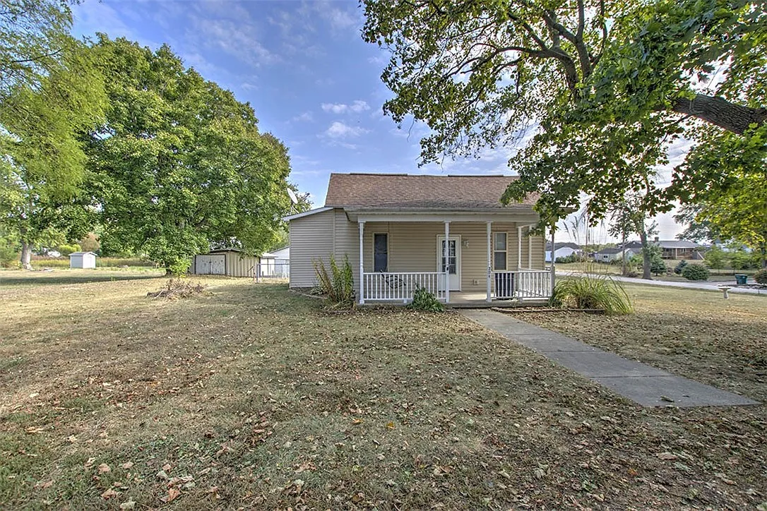 204 E B St N photo 1
