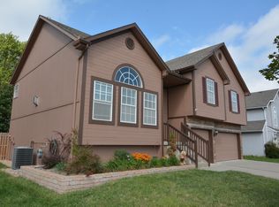 3124 SW Ragan Dr, Lees Summit, MO 64082