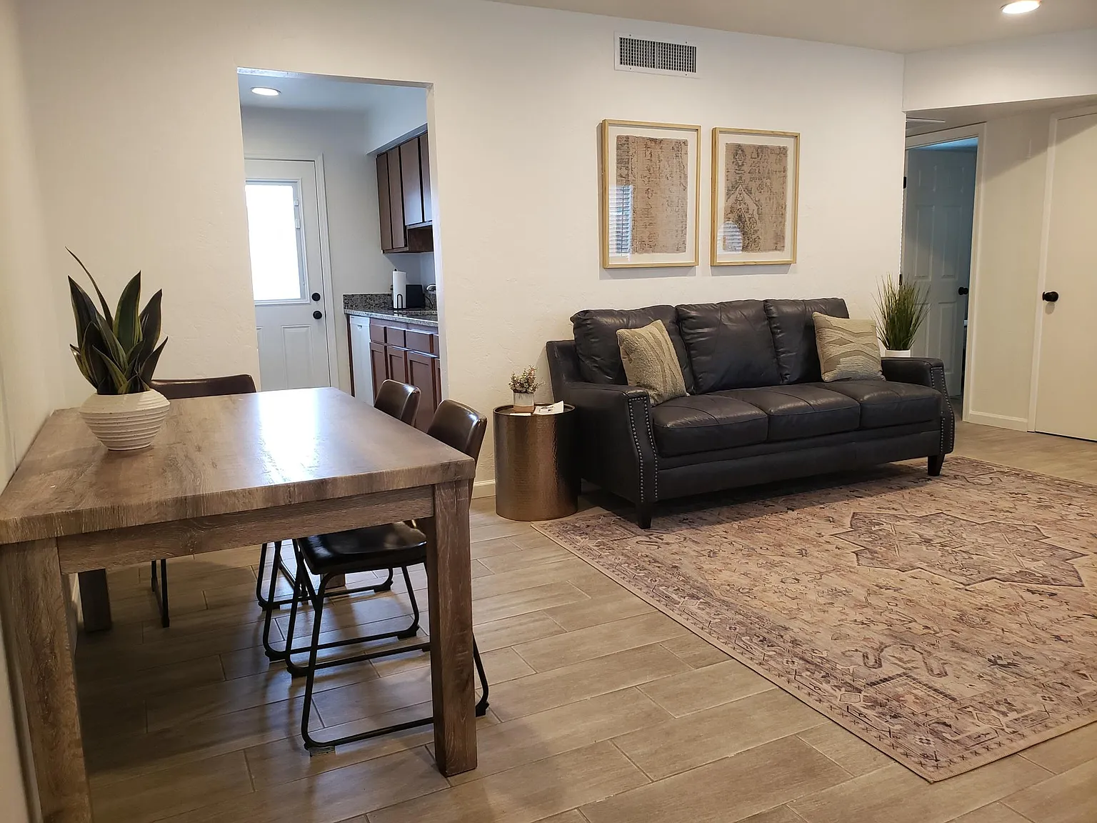 427 E Calle Arizona — Photo 3
