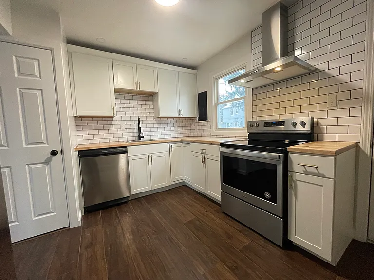 728 S Hamilton Rd — Photo 3
