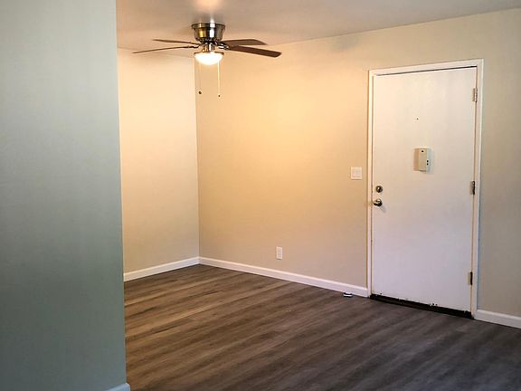 4th image of 2727 Midtown Ct #7