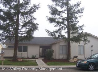 122 N Peppertree Ln, Visalia, CA 93291