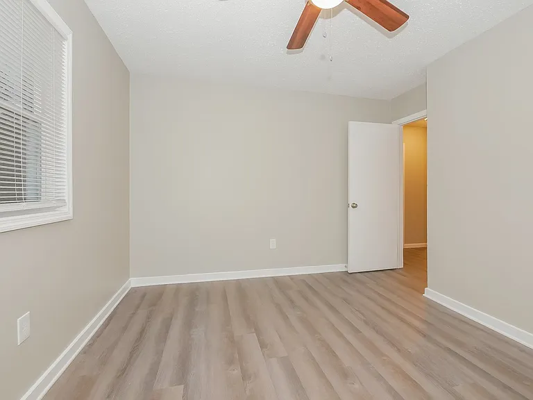 1768172_022_main_bedroom_13322792.jpg