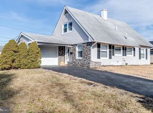 11 Sterling Ln, Willingboro, NJ 08046