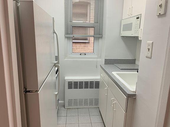 4th image of 301 E 73rd St APT 12C