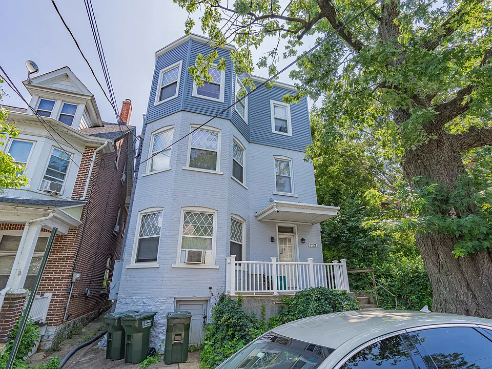 712 4th Ave #3