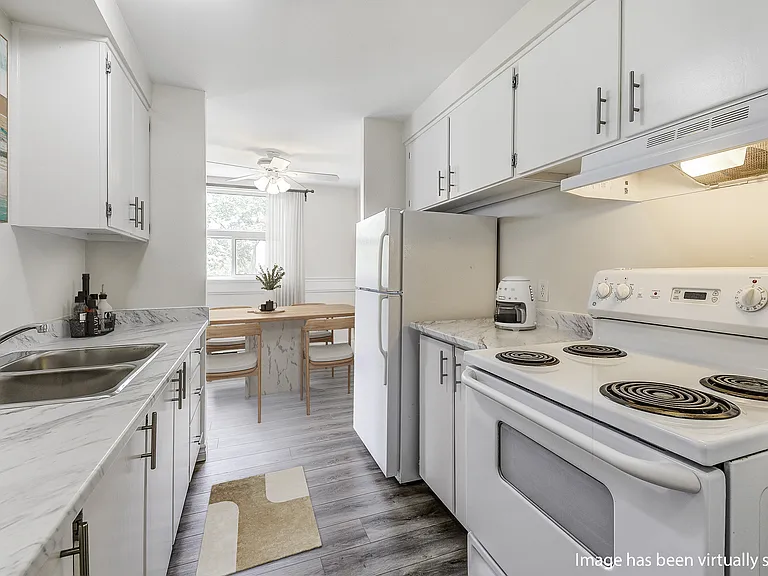59 Perry St — Photo 17