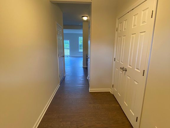 3rd image of 303 Kingsbarns Ln