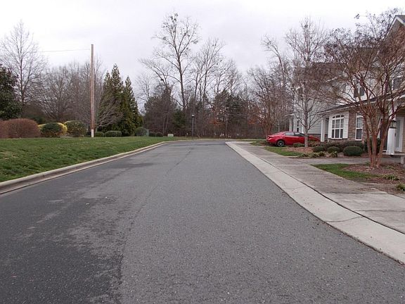 4th image of 3041 Hibiscus Cres