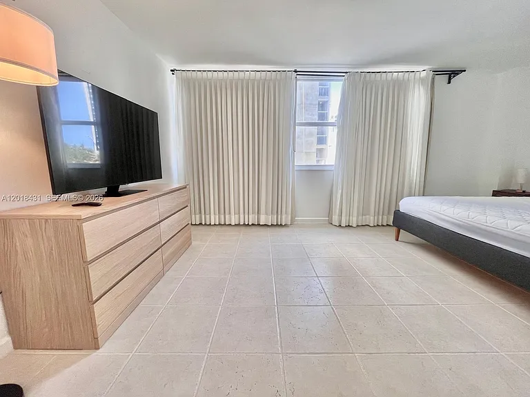 5838 Collins Ave #2D — Photo 19