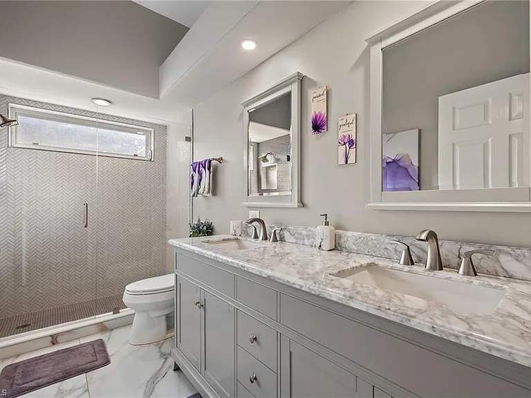 16322 Edgemont Dr — Photo 21