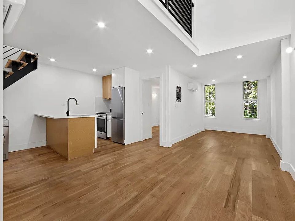 1st image of 329 E 52nd St #5B