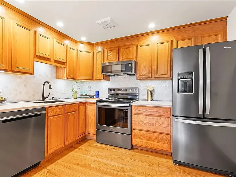 14 Riverside St #4 — Photo 1