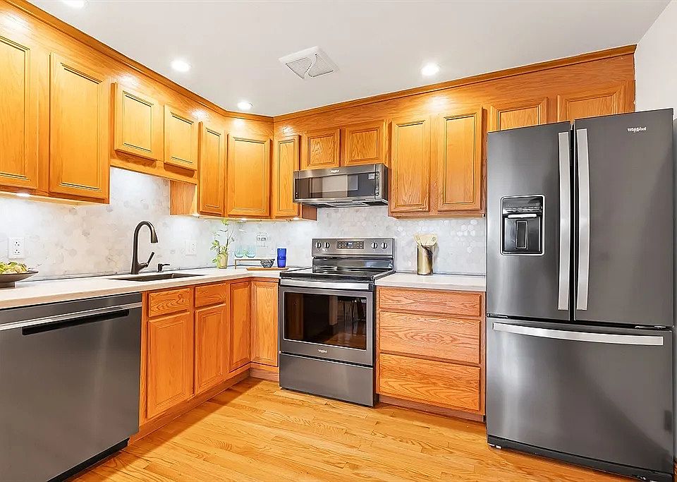 1st image of 14 Riverside St #4