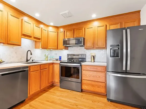 14 Riverside St, Watertown, MA