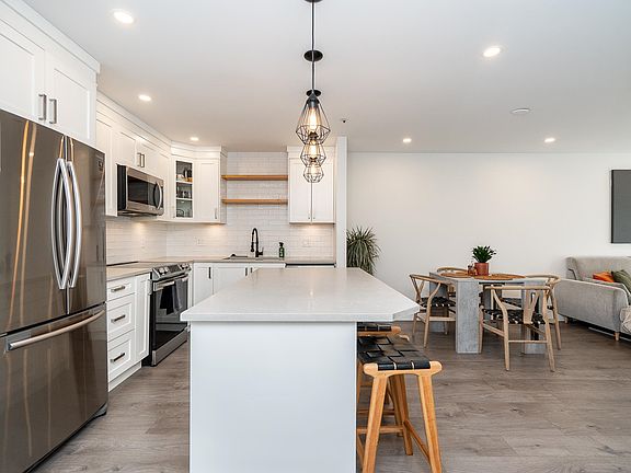 4th image of 2968 Burlington Dr #105