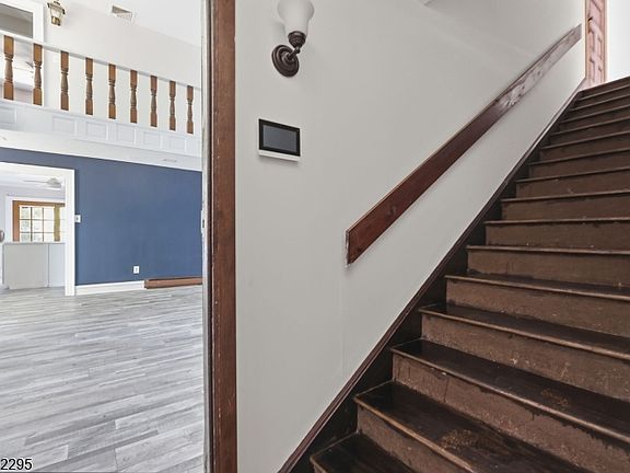 4th image of 319 Oaklawn Ave