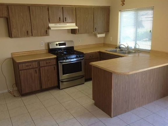 3rd image of 4936 Ronan Dr