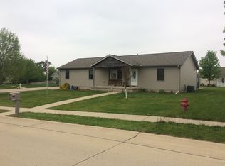 1415 Silver Valley Dr, De Witt, IA 52742