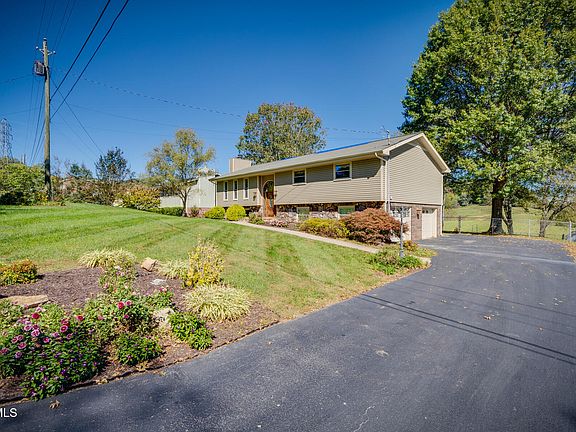 3rd image of 4817 Lake Park Dr