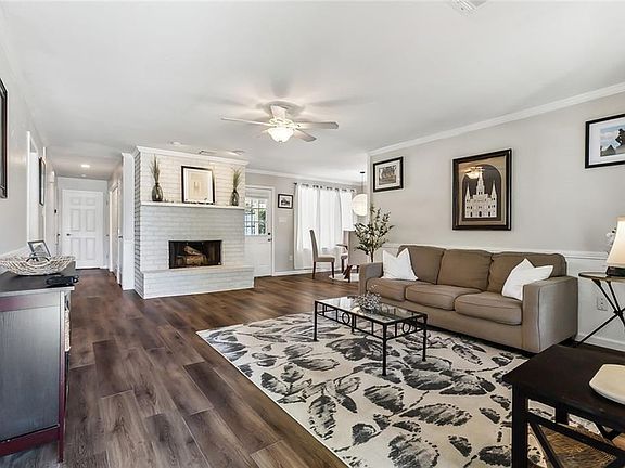 3rd image of 1001 Shirley Dr