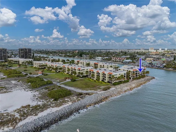 7403 Bayshore Dr APT 203, Treasure Island, FL 33706