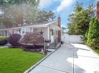 20 Elwood Ave, Hicksville, NY 11801